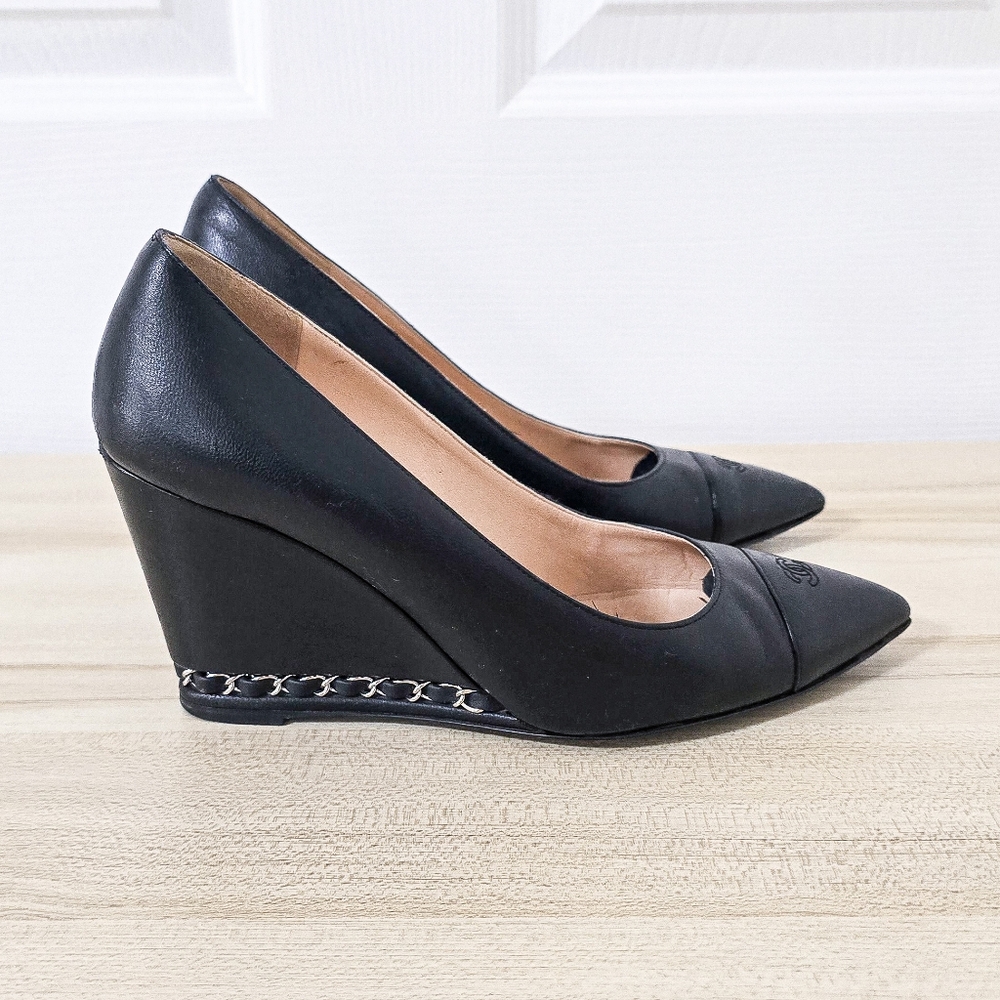 Chanel CC Cap Toe Black Leather Chain Link Wedge Pumps Size EU38/US 7.5-8 - Picture 3 of 16